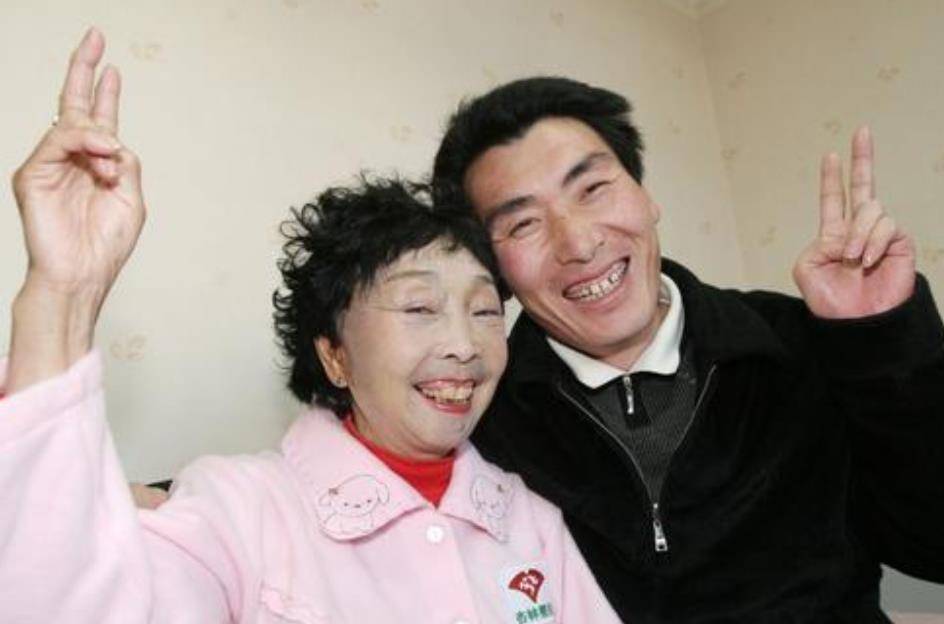 东北男子李玉成:不惜与父母决裂,也要娶大32岁的老太,现今如何