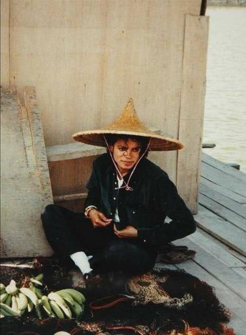 33年前,迈克尔·杰克逊在广东乡下,度过了别开生面的一天