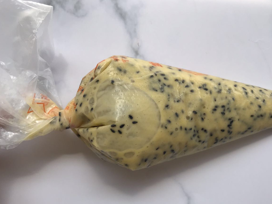 不加黄油不用打发也能做出香甜酥脆黑芝麻薄饼干,零基础也能学会
