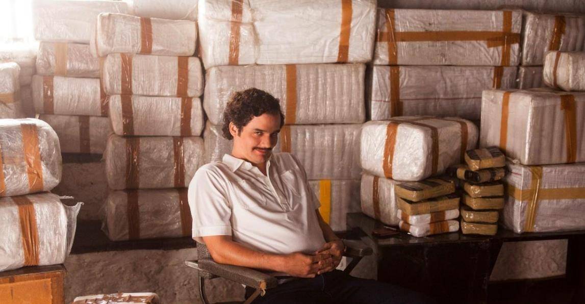 世界超奇葩毒枭:拥兵4万财富全球第7,最后还自己建监狱"自首"