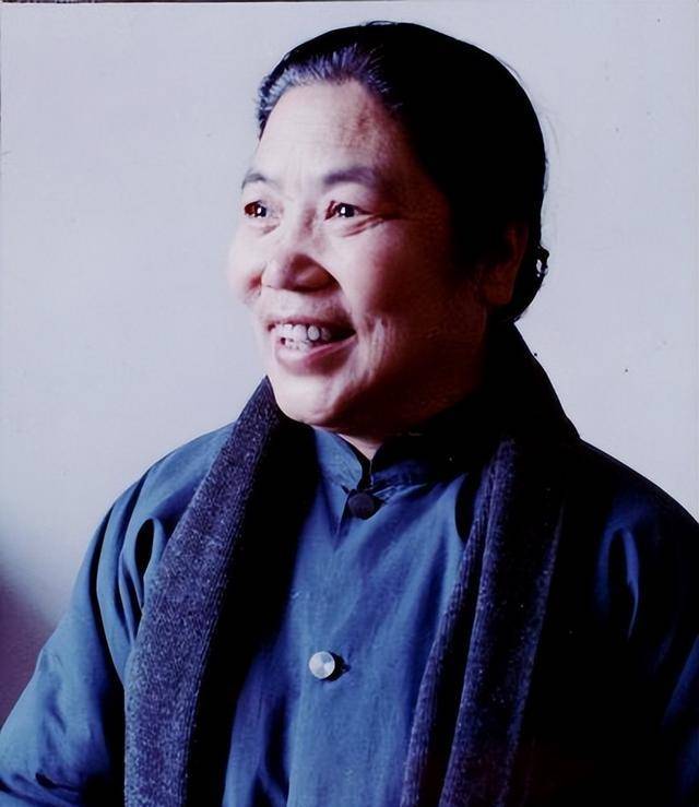 与"假奶奶"常香玉反目成仇,58岁小香玉现怎样了_陈百玲_孙女_豫剧