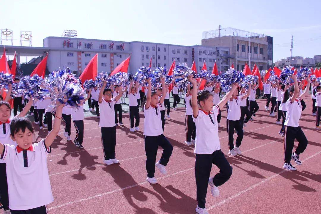 东城分司厅小学举行"阳光体育勤锻炼强健体魄共成长"体育节活动