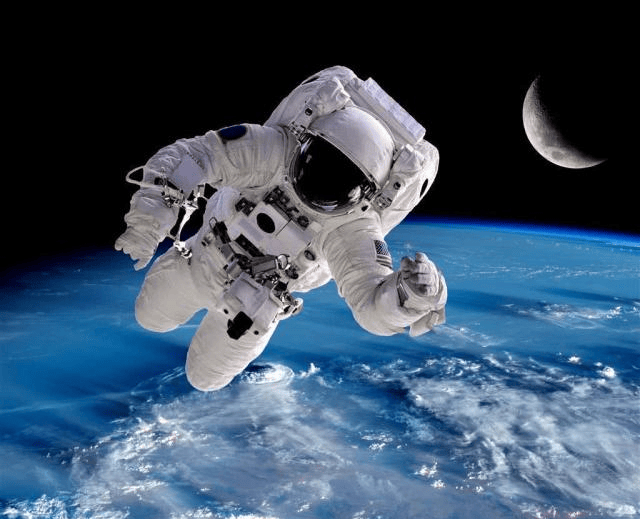 为啥宇航员上太空要随身带枪?是怕外星人偷袭吗?
