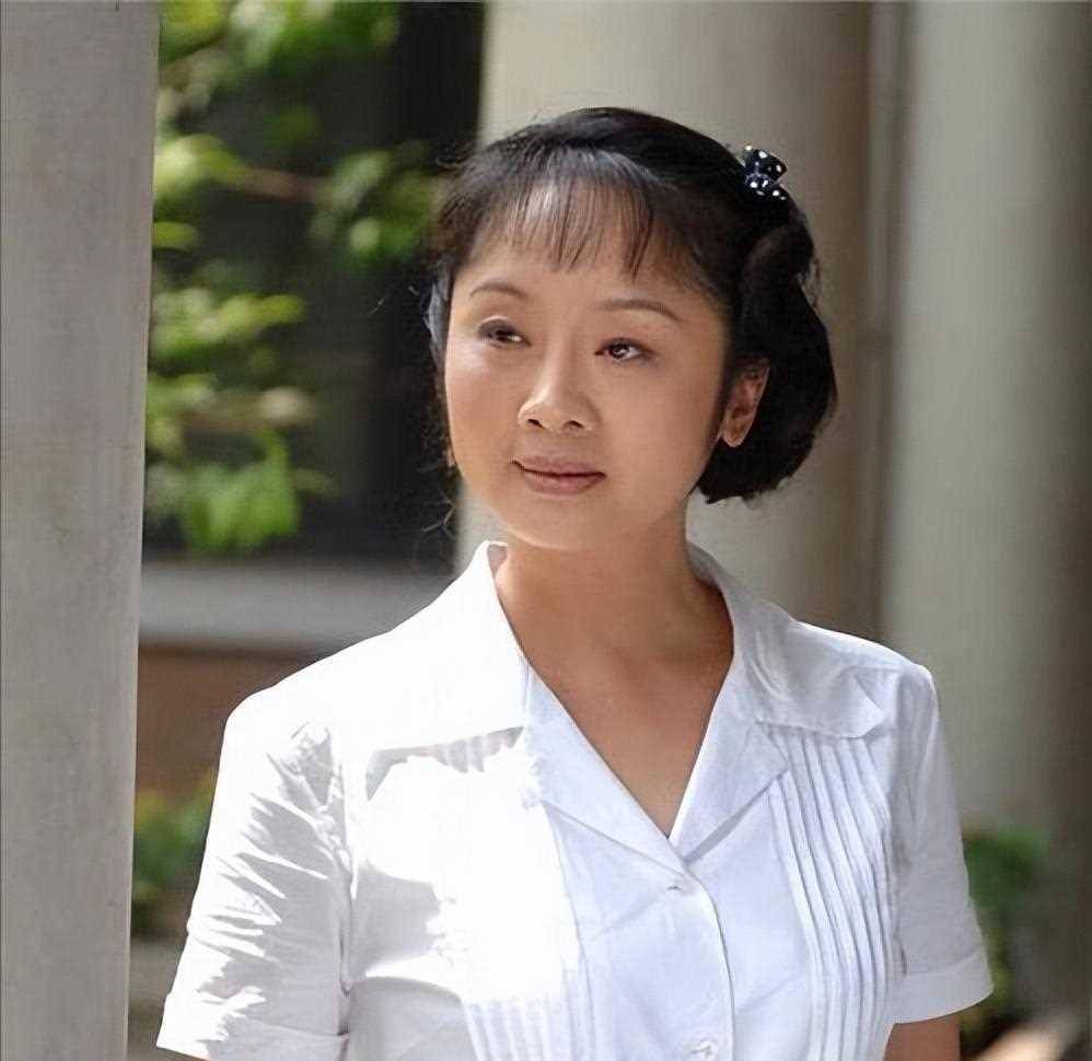 唐静:前夫和秦海璐结婚后,独自陪儿子长大,如今的选择令人泪目_王新军