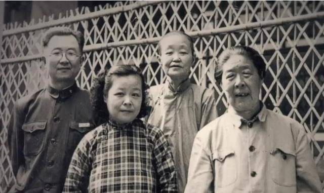 启功:雍正皇帝的后裔,却娶了一个家境普通,目不识丁的满族姑娘_宝琛