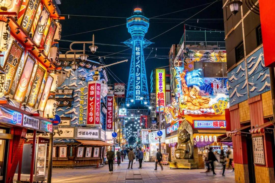 东京,作为日本的首都和经济中心,拥有强大的经济实力和人口集中度,不
