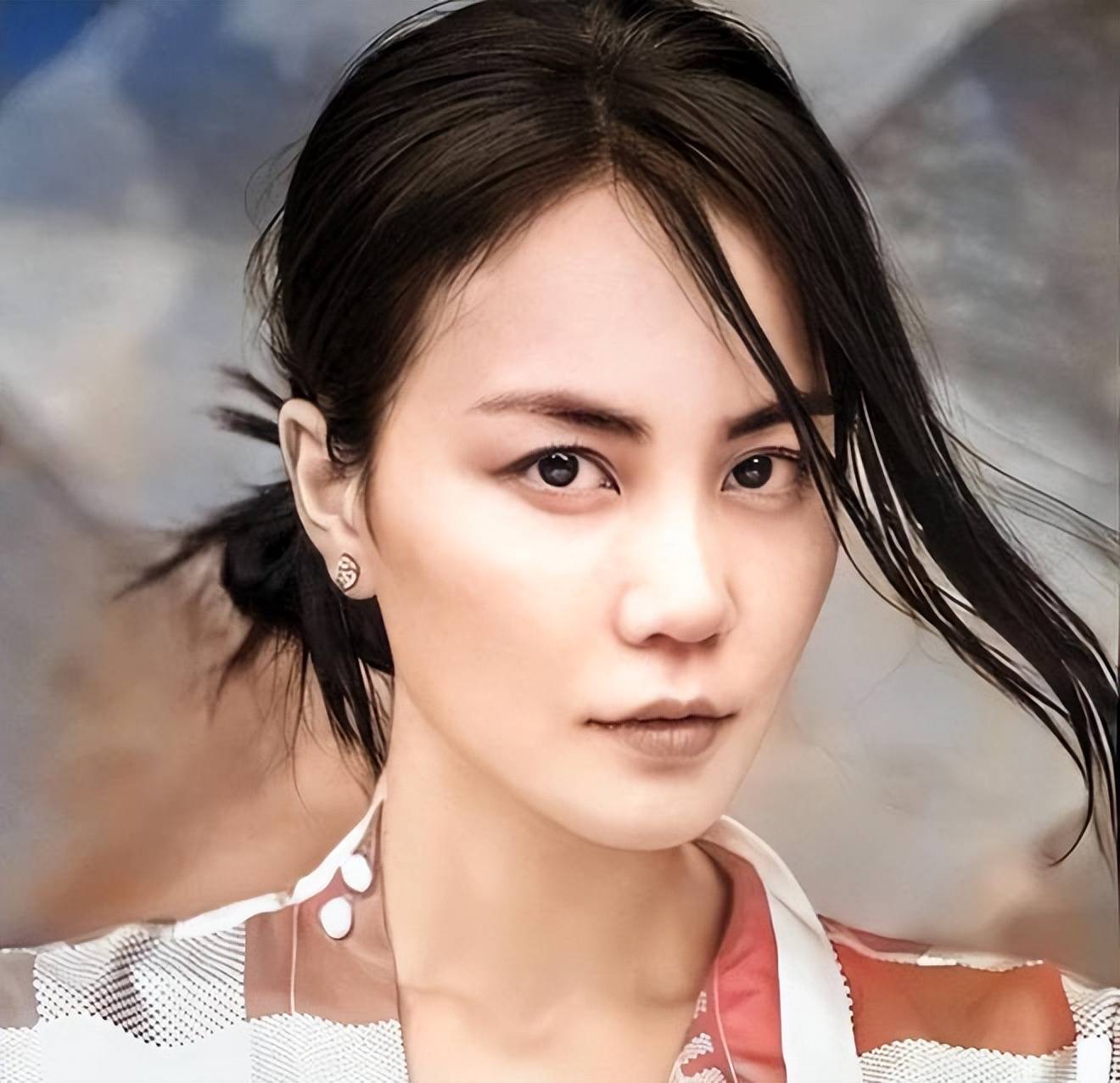 梁龙年轻时以为自己在和王菲谈恋爱,而且还被人无情的挖了墙角_谢霆锋