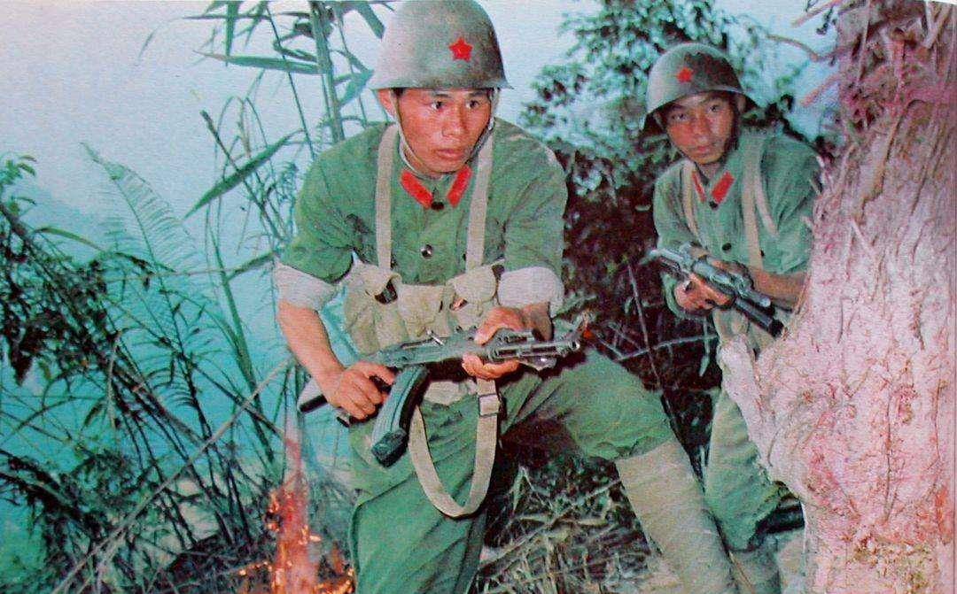 他曾是军中罪犯,出征前咬破手指写血书请战,后成为越战一等功臣