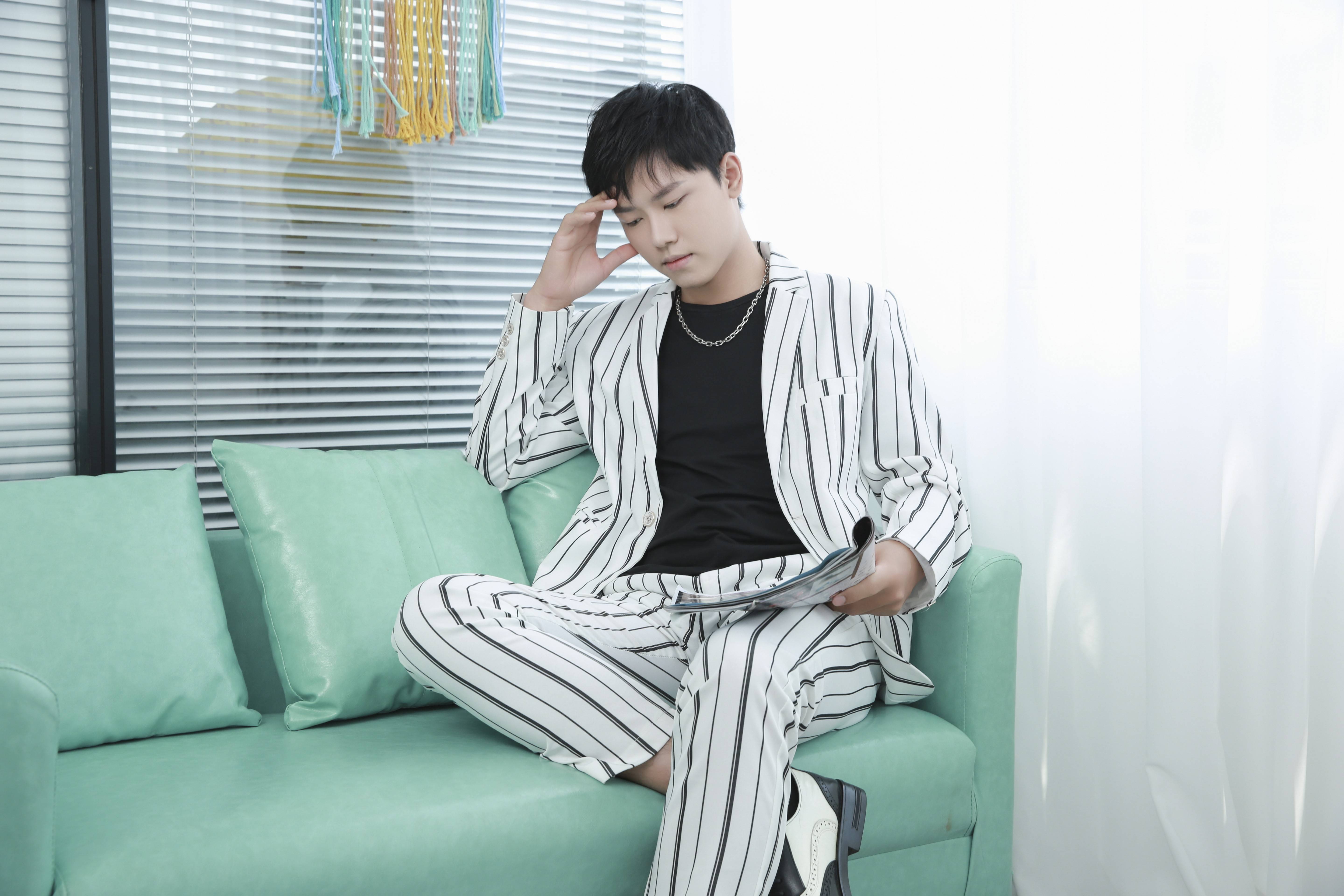 魅力男模高芳霖,演绎时尚新篇章!_才华_未来_造型