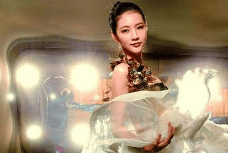 电视剧《舞者》邀请她饰演女二.