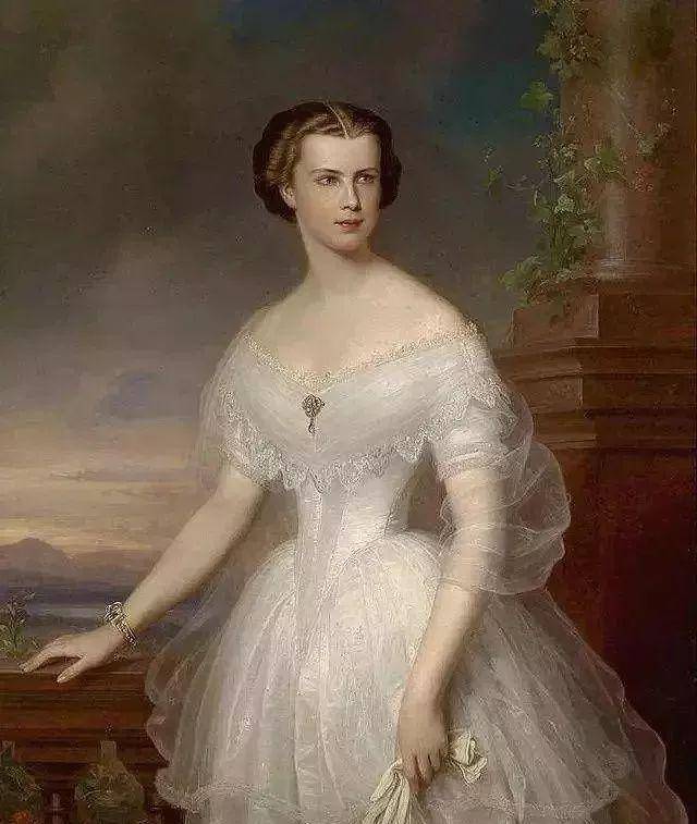 17岁嫁给准姐夫,却被暗杀,现实中的茜茜公主竟然这么惨