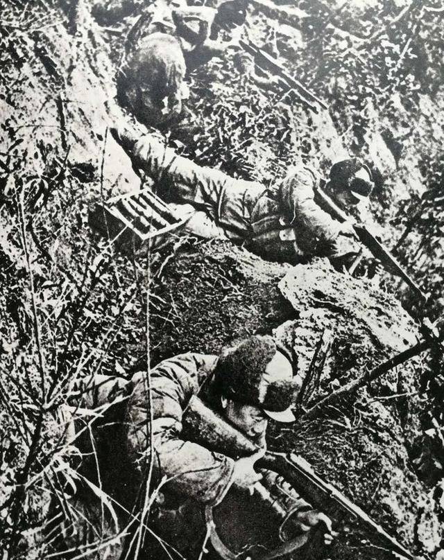 于是为了守住飞虎山,争取更多重新部署兵力的时间,范天恩的335团几乎