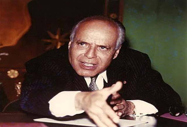 他当总统30年活到了98岁,耍两面派骂中国,晚年却说中国是真朋友