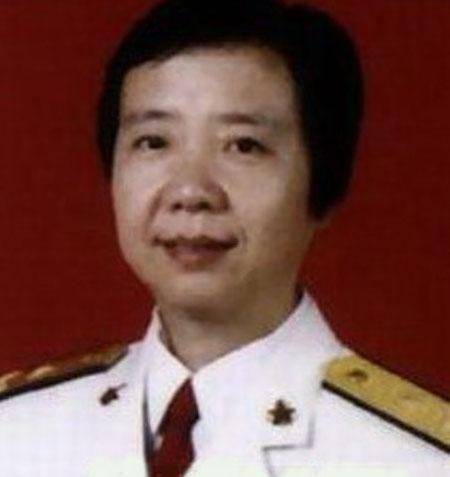 她毕业于哈工大,后进入东海舰队工作,55岁官至少将,父亲很优秀