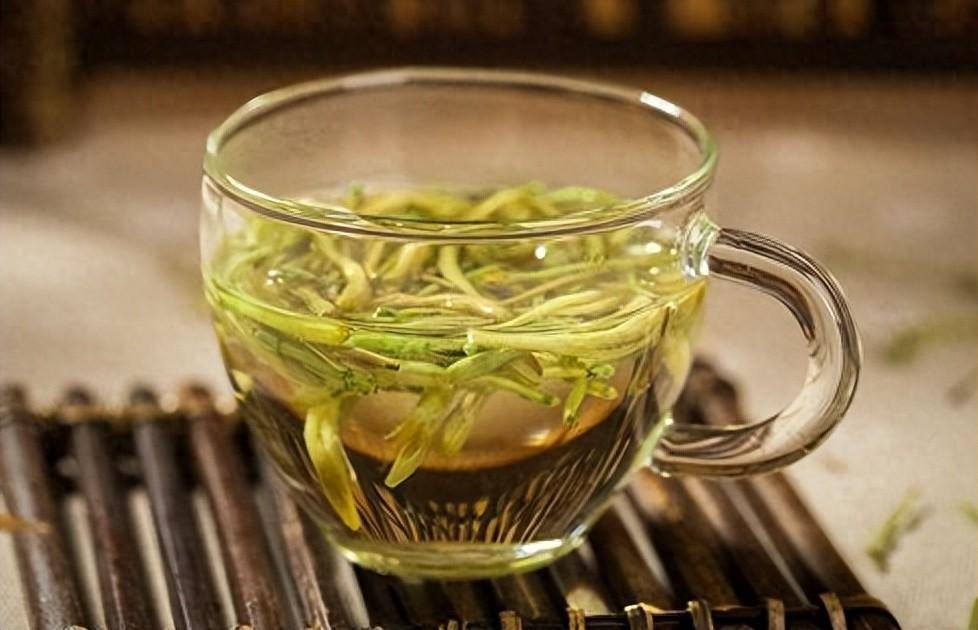 金银花是个宝,用来泡水喝,或能帮你解决5个问题,早知早好