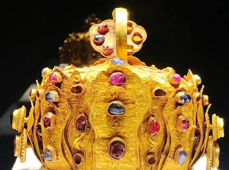 明代顶级豪门"沐王府",家族墓葬出土国宝镶宝石金冠,惊艳世人