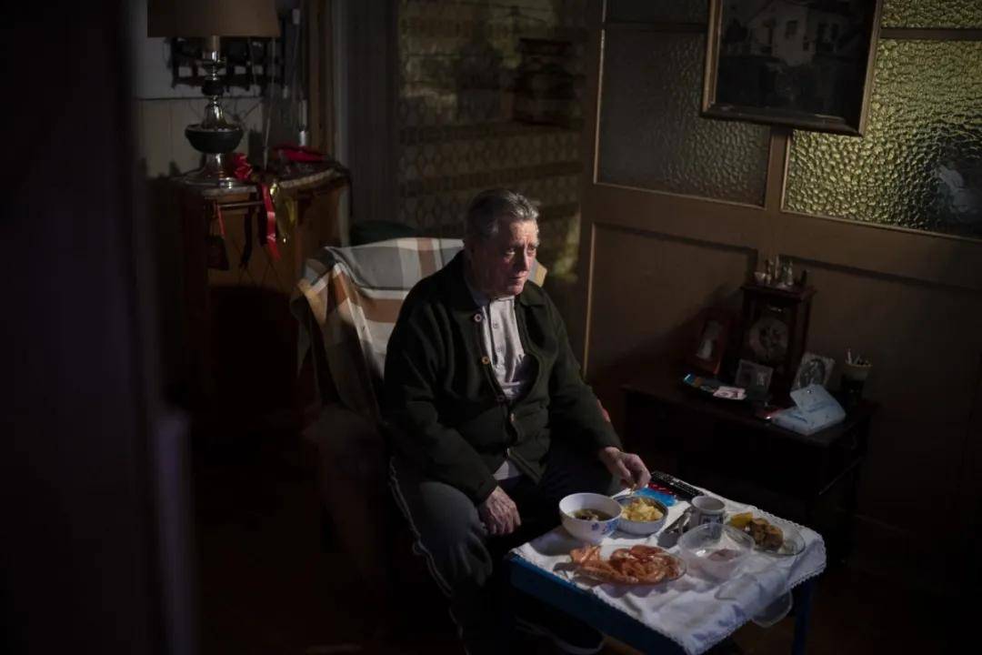 2020 年 12 月 23 日,09lvaro puig moreno 在西班牙巴塞罗那的家中