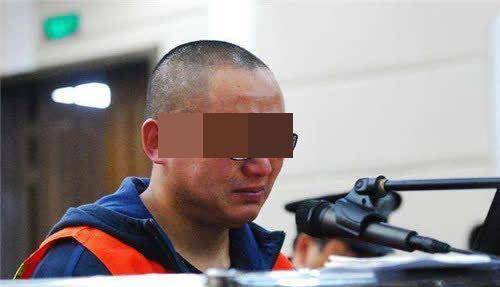 当上住持的李天右看起来依旧一副好心肠的样子,但