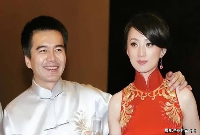 二婚的聂远,三婚的汪峰,四婚的许亚军,没赢过八婚的他