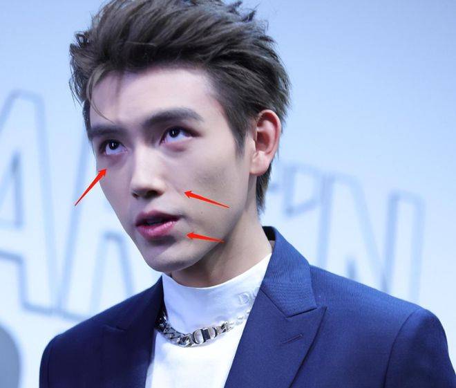 与巴图和陈飞宇不同,董子健并没有依靠父母的资源,而是凭借自己的努力