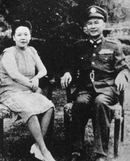 对比王氏,马佩璋的优势不要太多,她是白崇禧明媒正娶的发妻,出身高贵