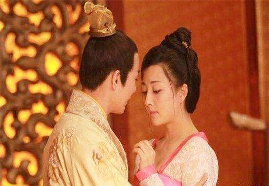 仗着孝文帝的宠幸,冯妙莲同之前许多后宫的得宠女子一样,心肠歹毒,她