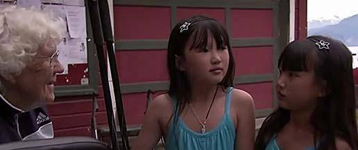 2004年,湖南一对双胞胎被抱到地球两端,却因祸得福收获美丽人生