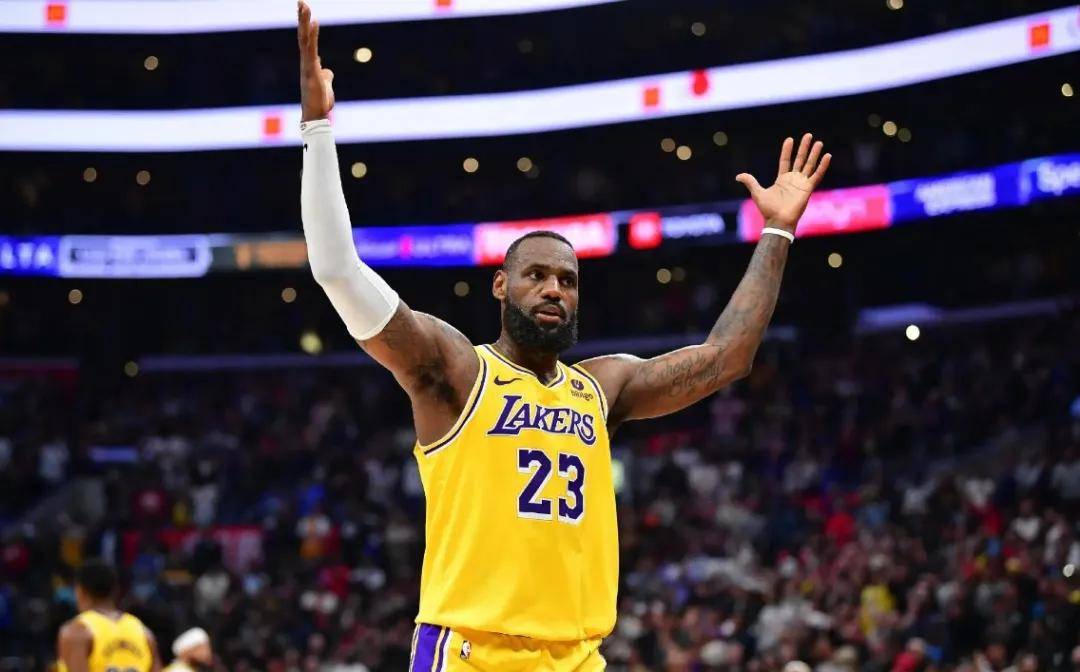 连刷历史第一!詹姆斯连续20年入选最佳阵容,下赛季带领湖人全力争冠