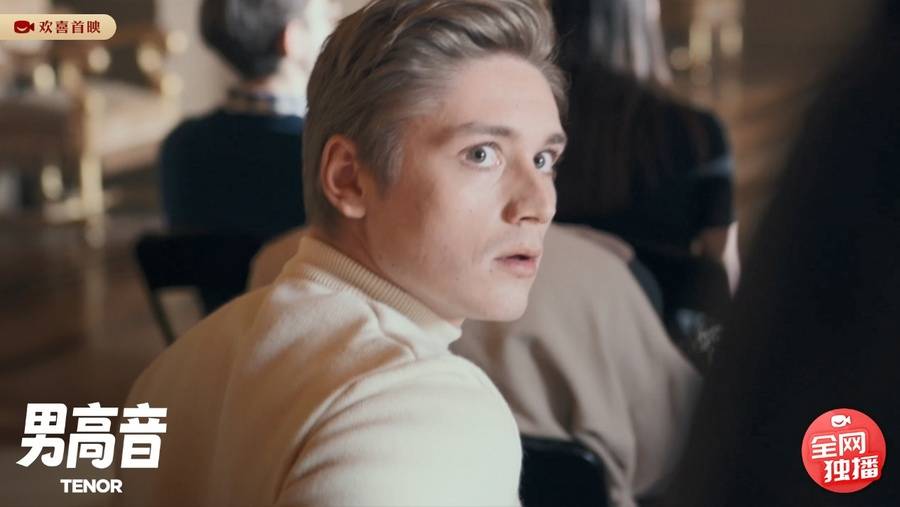 而在电影中出现的"史上最伟大的50位说唱歌手"之一的2pac,他的说唱