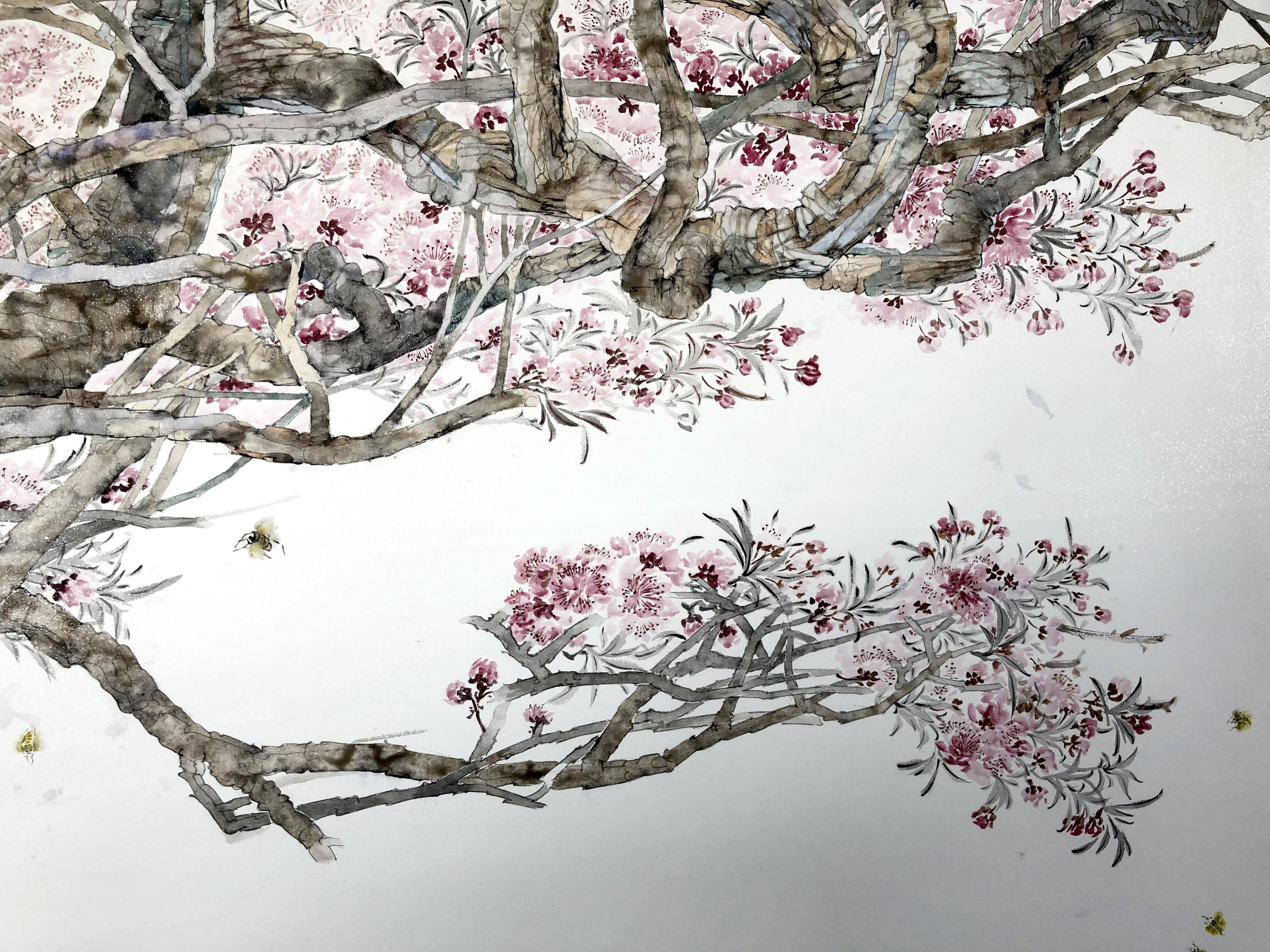 的表达方式,通过线条的勾勒和组合,勾画出桃花树的枝干和点垛写出花朵