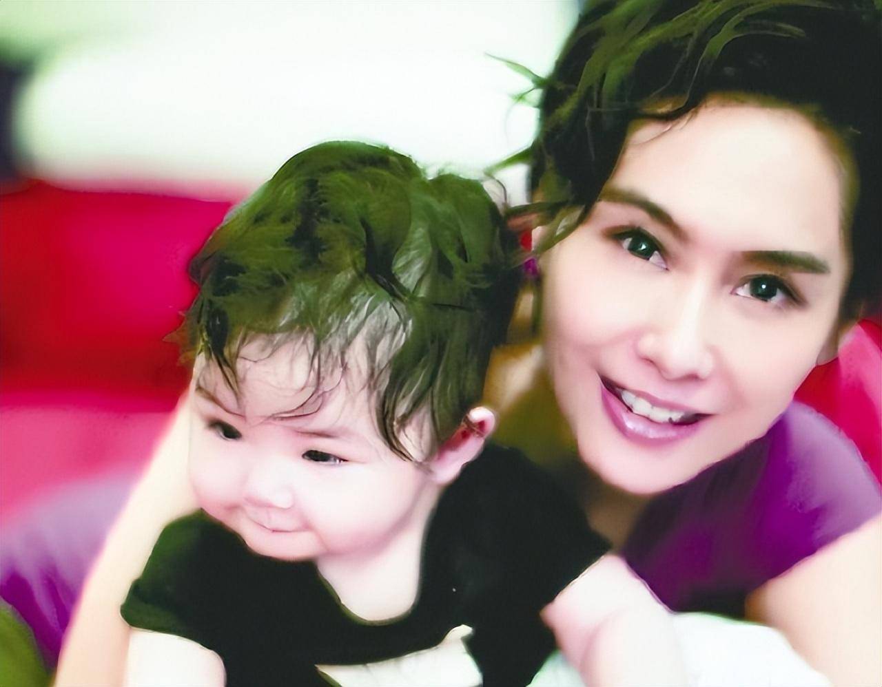 但看到了朱茵女儿!全世界等她长大