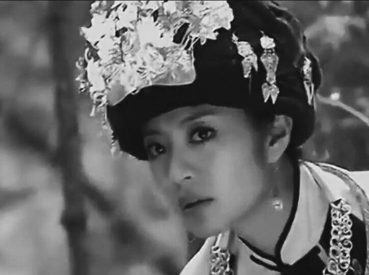 鹤庆县城的守卫部队配合官军正在洱源剿匪,鹤庆县城中兵力空虚,张结巴