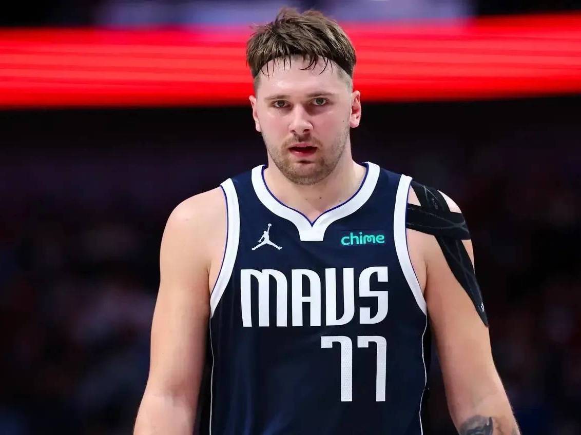 深度解析欧文NBA录像中的战术智慧与个人技术演变历程