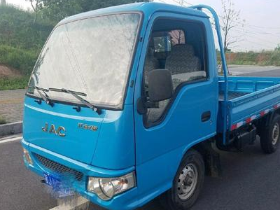 目前,蓝牌轻卡的实际运货量平均在5-6吨左右,还有些号称"10吨王"的