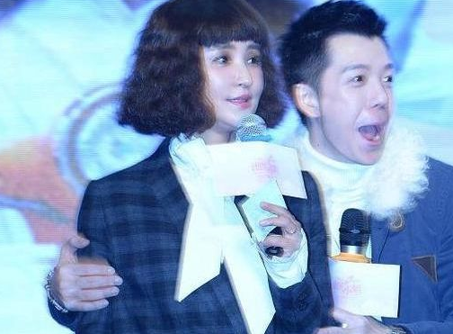 张歆艺的深v有点尬!网友:小不是你的错,脸崩出来吓人就不对啦