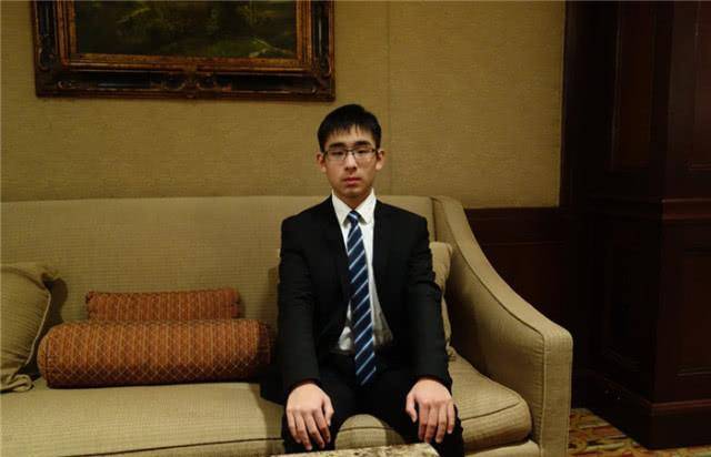 曹原之所以可以一年完成初中学业,一年完成高中学业,这