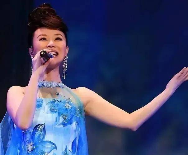 48岁祖海美如少女,为何至今单身?看完她的履历,一般人还真不敢娶.