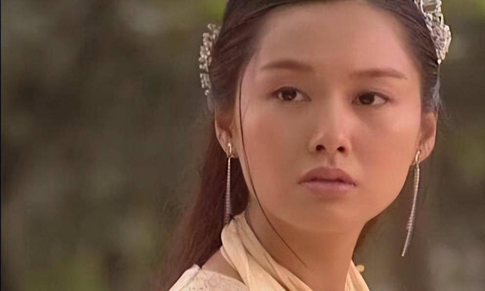 同样演"第一美人",把俞飞鸿,何晴和杨紫放一起,差距就出来了_孙莉_剧