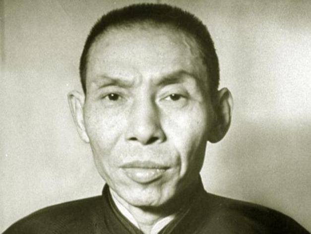林桂生又打开保险箱,再拿出一万元银票递给林桂生说:"算是我个人借给