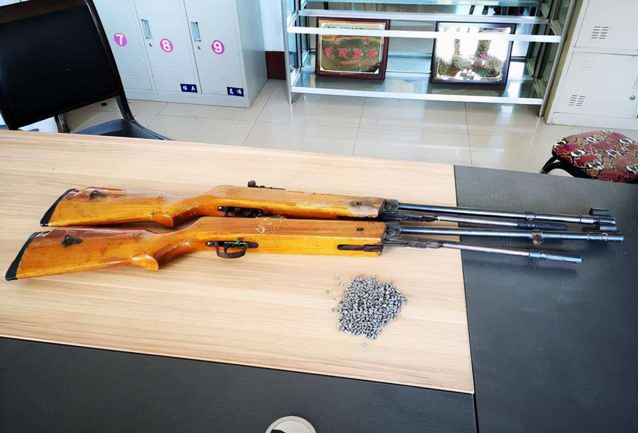 2014年四川男孩网购"玩具枪",一审被判无期,如今出狱回归社会