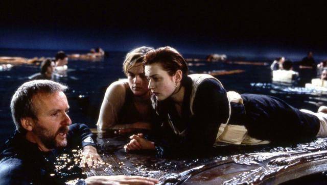 经典奥斯卡影片《泰坦尼克号》的结局中,男主角杰克把浮板让给了女友