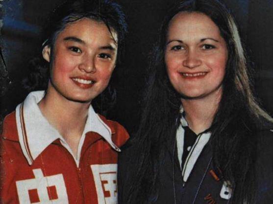 她是女排功勋,曾力劝郎平回国,被迫辞官定居美国,她却这样解释_周晓兰