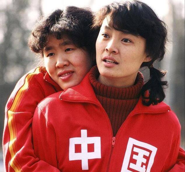 她是女排功勋,曾力劝郎平回国,被迫辞官定居美国,她却这样解释_周晓兰