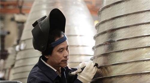 大国"焊将"高凤林:拒绝外企千万年薪,只在闲暇时焊接东风导弹