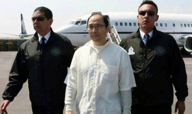 华人毒王坤沙:藏1只白虎,2吨美金,7把手枪,表示从不害