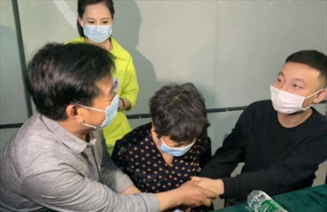 医院抱错互换人生28年,养父母为救肝癌儿子寻其亲生父母