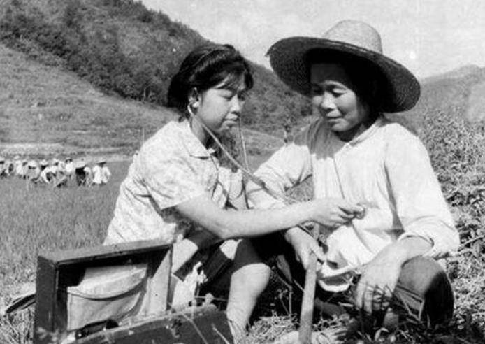 1986年,一农妇模仿武则天"称帝"建立后宫,被县政府团灭