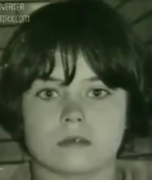 只有诺玛,一直都跟玛丽形影不离.