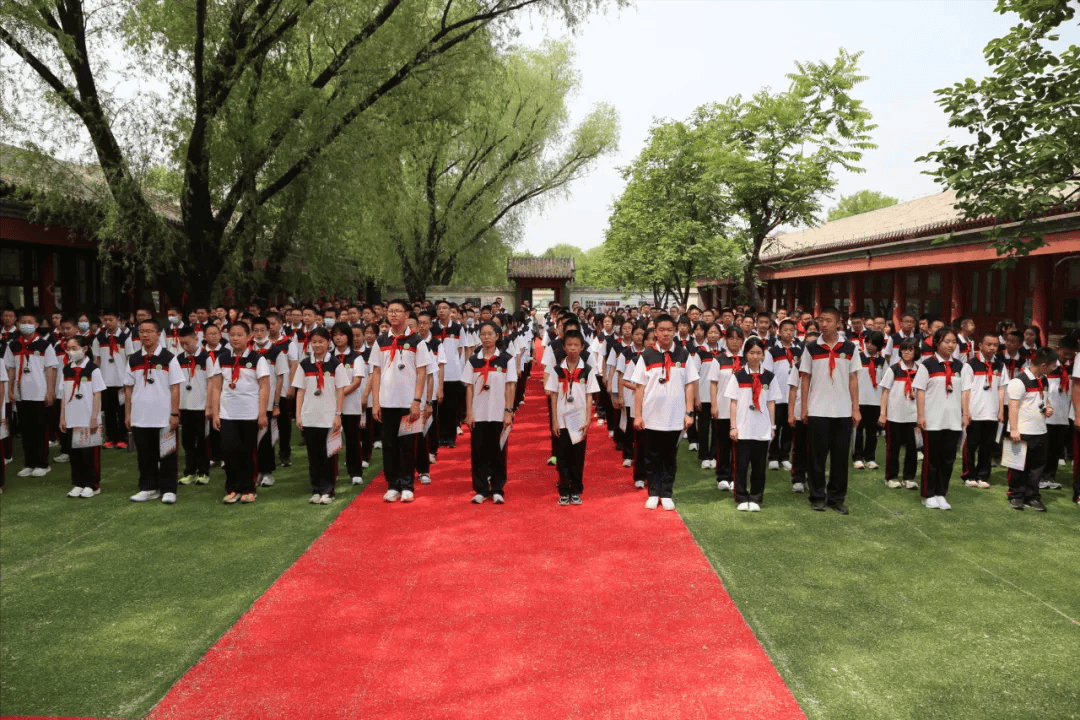 北京市大兴区第一中学初二年级举行十四岁青春礼主题仪式