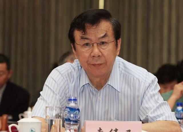 郎平一生恩师袁伟民!82岁高龄身体康健,潜心钻研书法